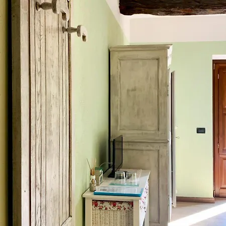 Cascina Foresto Alojamento de Acomodação e Pequeno-almoço 3*